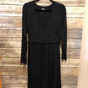 Old Navy black knit maternity dress medium